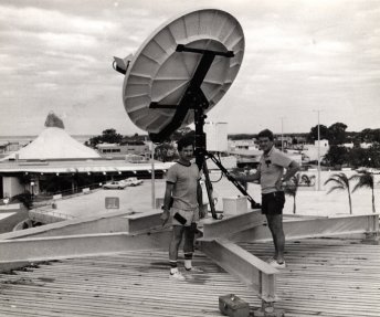 Larry and Bob putting together SDS dish in Maroochydore.